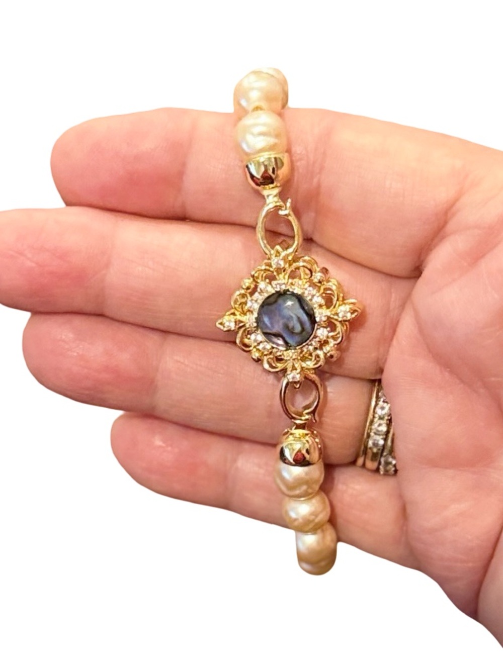 Freshwater Pearl Bracelet & Avon Gold Chain, Decorative Clasp, Petite 6.75”-6.9” - Picture 7 of 7